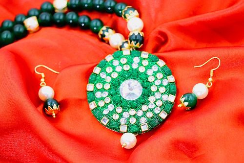 Pendent Long Necklace - Green Pendent Long Necklace